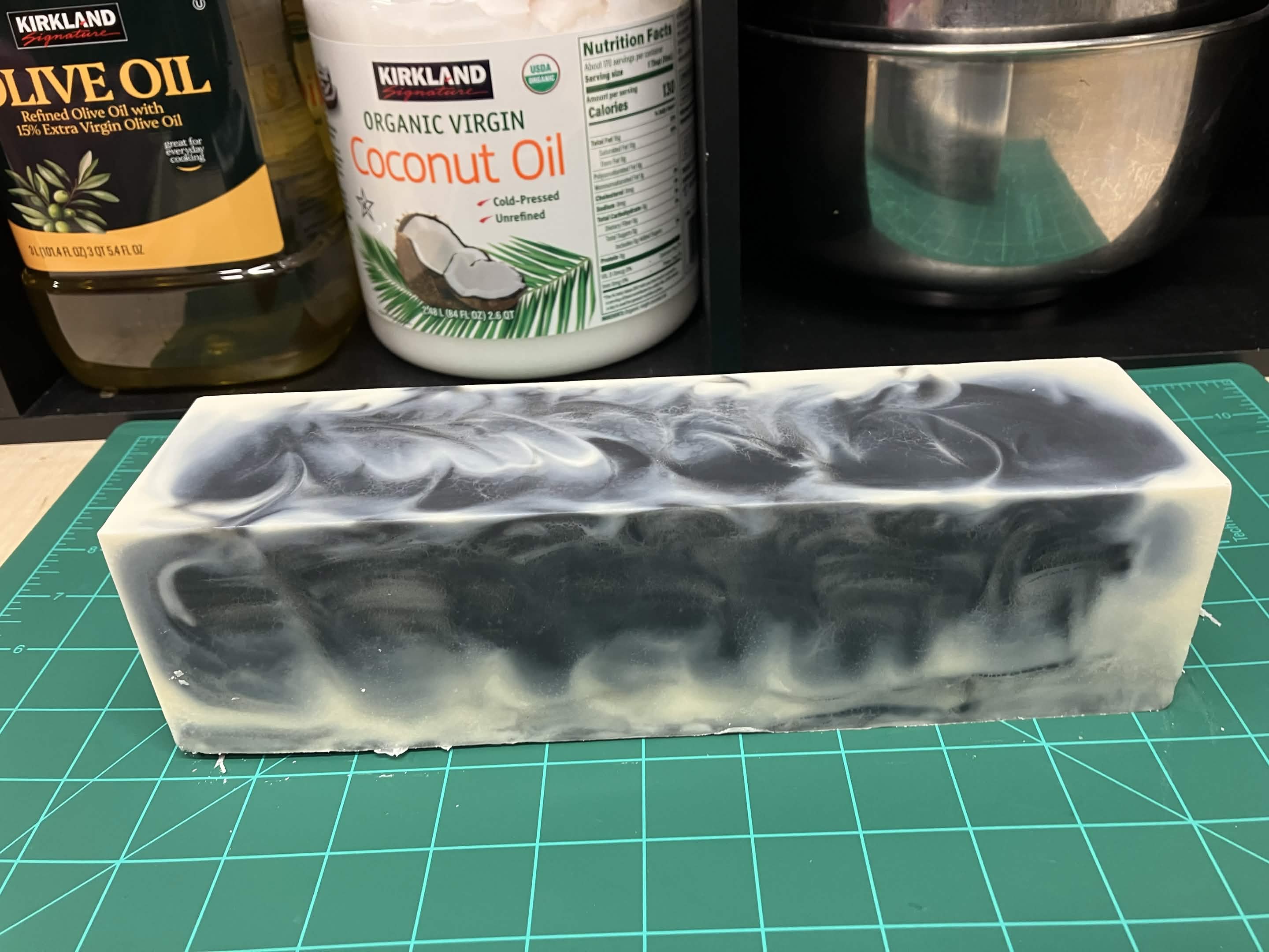 The Onyx Swirl Bar