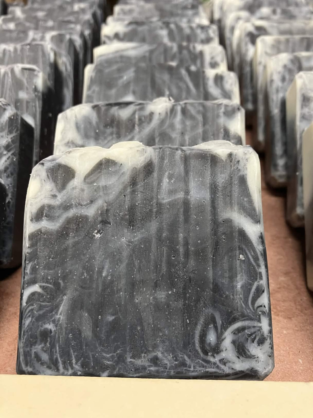 The Onyx Swirl Bar